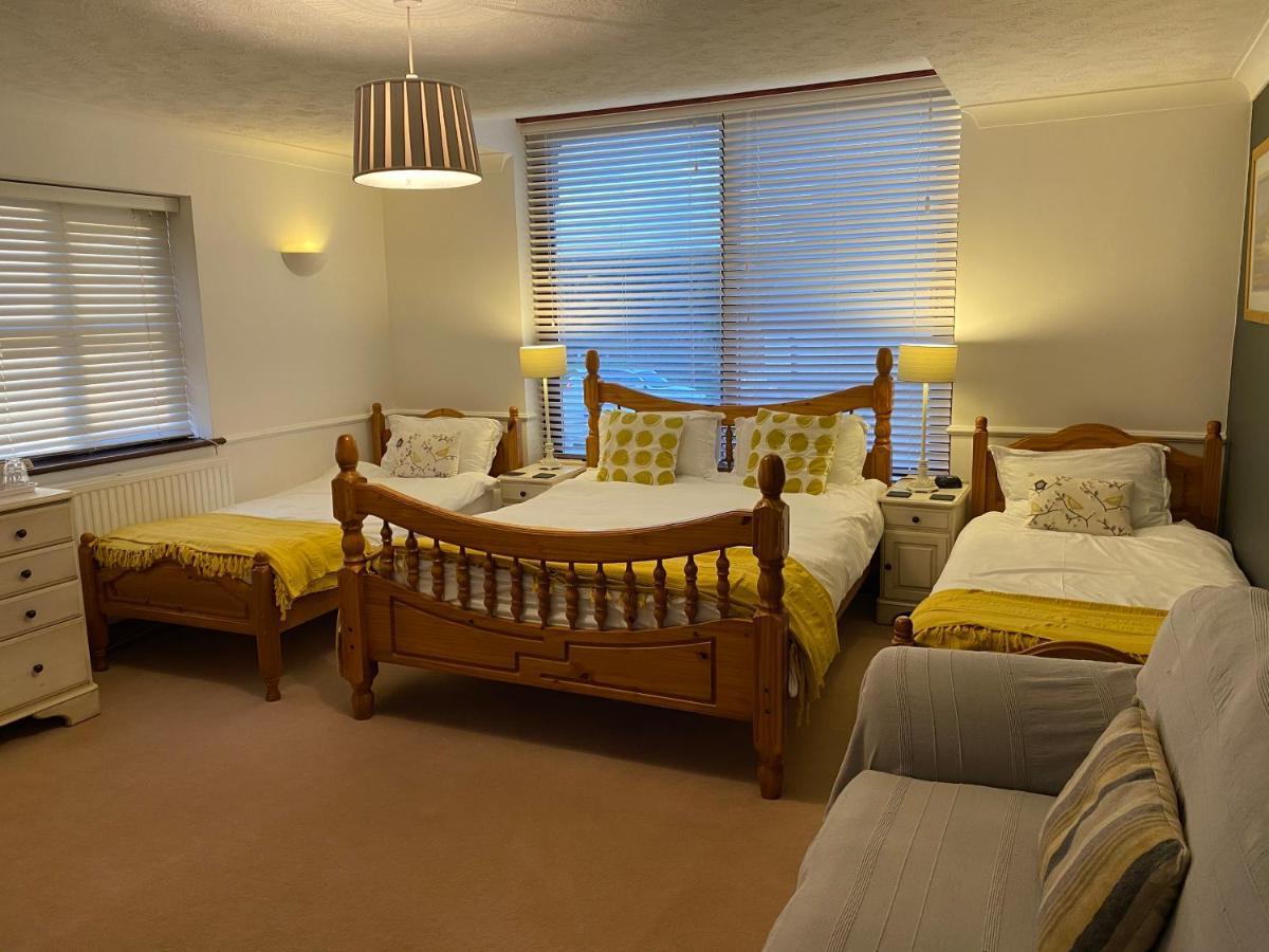 Bed and Breakfast Blackthorn Farm Холихед Экстерьер фото